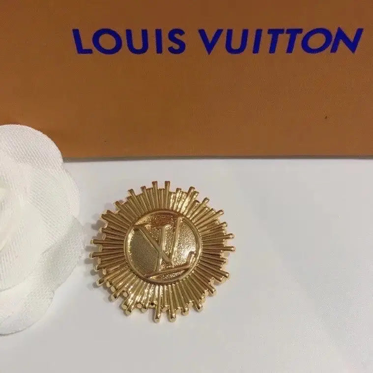 LOUSE VUITTON