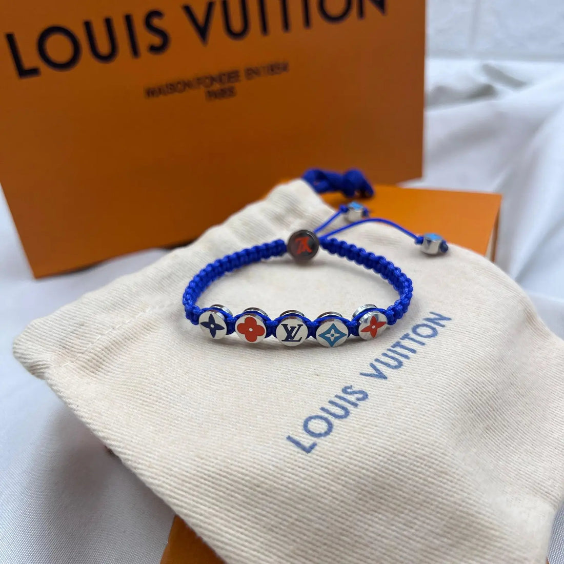 LOUSE VUITTON